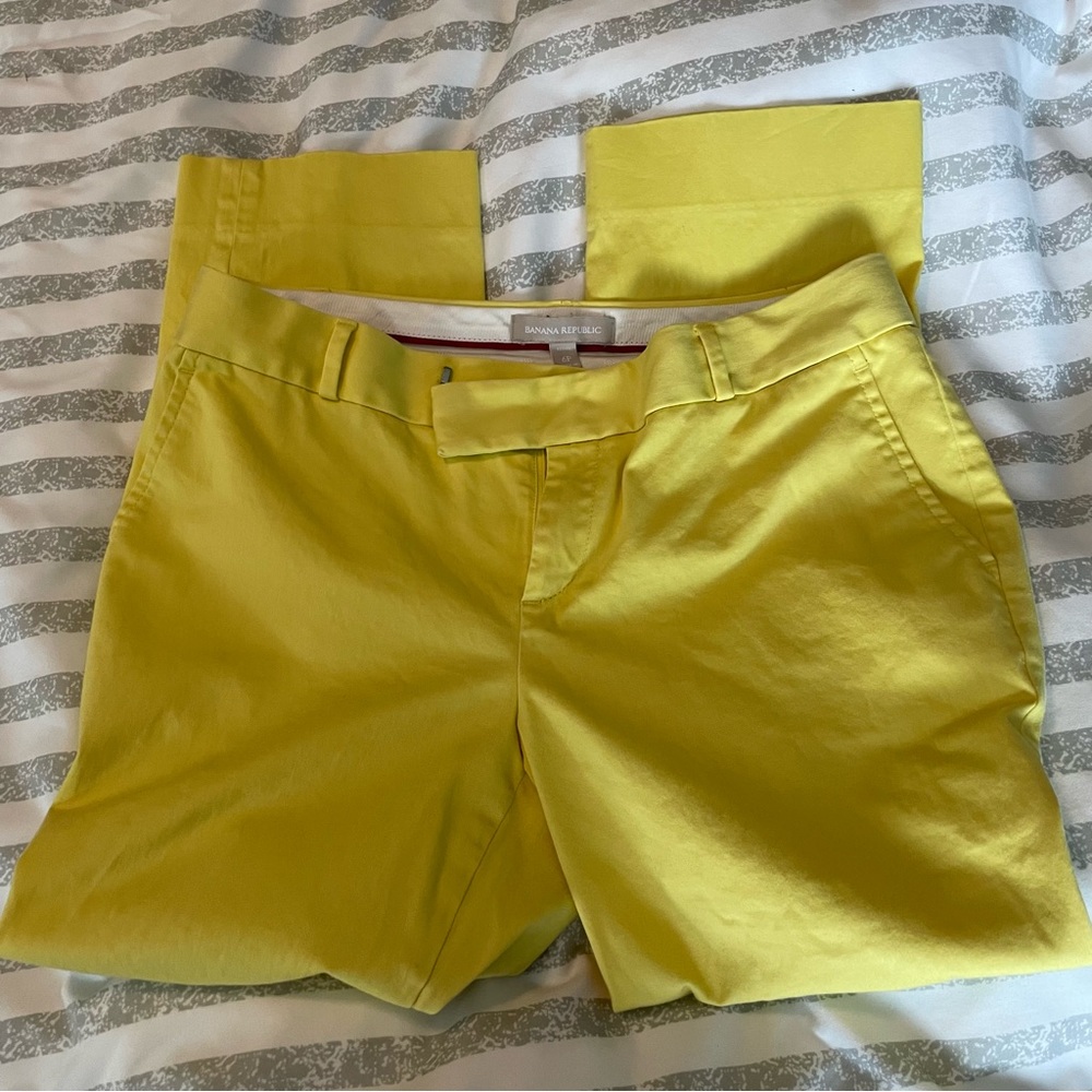 Yellow Banana Republic calf-length crop pants